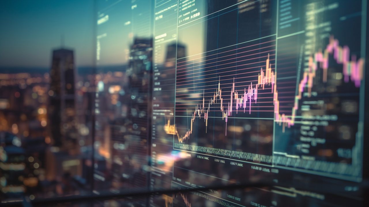 Atenţie dacă investeşti prin brokeri din străinătate; Poţi ajunge să fii impozitat de două ori – La ce trebuie să fii atent